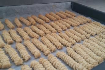 Tırtıl Kurabiye (Aşama Fotoğrafları İle)