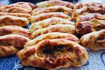 Karışık Ev Yapımı Pideler