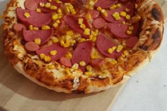 Kenarları Kaşar Peyniri Dolgulu Tart Pizza