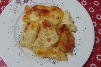 Fırında Baharatlı Kaşar Peynirli Patates