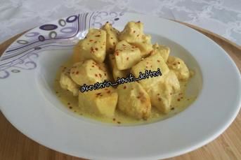 Köri Soslu Kremalı Enfes Tavuk