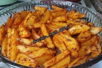 Fırında Salçalı Enfes Patatesler