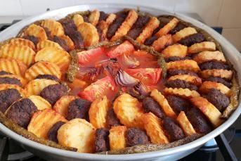 Fırında Köfte Patates (Sarımsaklı)