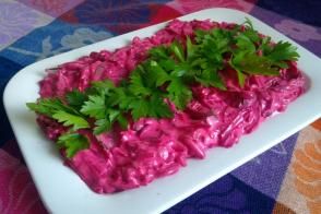 Yoğurtlu Kırmızı Pancar Salatası