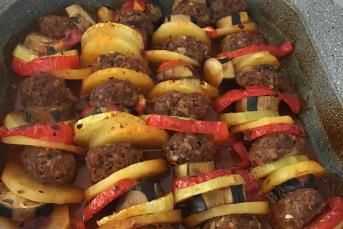 Fırında Sebzeli Köfte Yapılışı