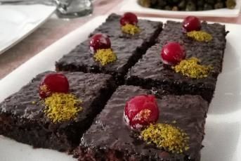 Bol Soslu Çikolatalı Islak Kek