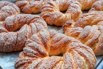 Tarçınlı - Tereyağlı Çörek