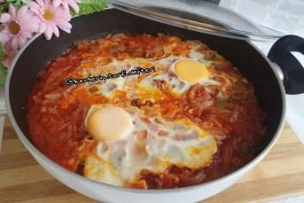 Kıymalı Yumurtalı Soğanlama