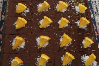 Bol Çikolata Soslu Islak Kekim