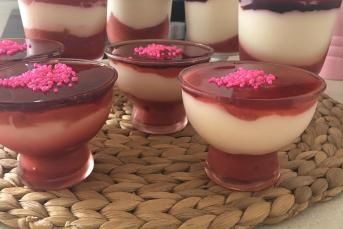 Meyve Soslu Kedidilli Muhallebi