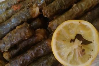 Zeytinyağlı Soslu Yaprak Sarması