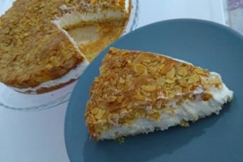 Yalancı Ballı Bademli Alman Pastası