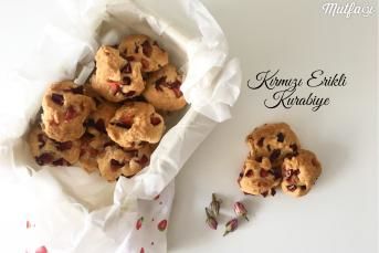 Kırmızı Erikli Kurabiye