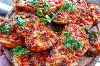 Kahvaltılık Ekmek Pizzası Tarifi