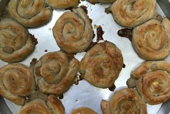 Baklavalık Yufkadan Gül Böreği