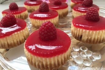 Frambuazlı Mini Cheesecakeler