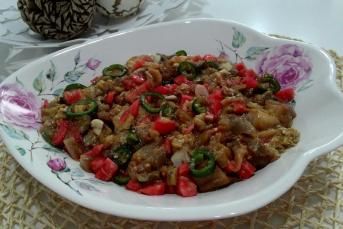 Domatesli Patlıcan Salatası Tarifi