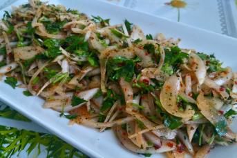 Soğan Salatası (Ev Yapımı)