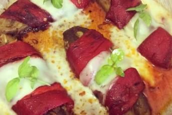 Lezzet Patlaması (Kırmızı Biberli Kaşarlı Patlıcan Sarma)