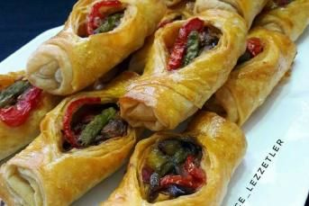 Kıymalı Patlıcanlı Karnıyarık Böreği