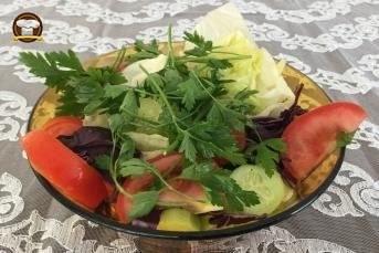 Göbek Marul Salatası