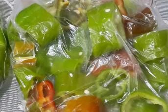 Çok Amaçlı Buzluğa Taze Biber Nasıl Koyulur