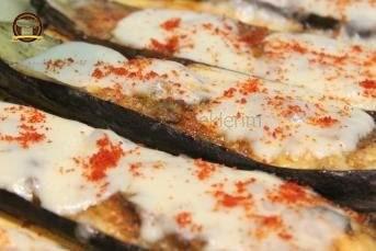 Hellim Peynirli Patlıcan Dilimleri