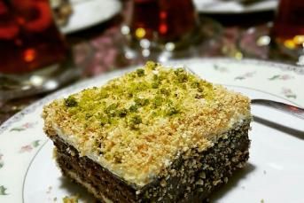 Kolay Yaş Pasta (Bisküvili)