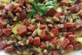 Kahvaltılık Sucuklu Mantar Sote