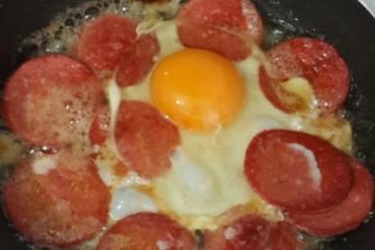 Sucuklu Yumurta Nasıl Yapılır