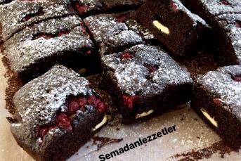 Beyaz Çikolatalı Frambuazlı Browni
