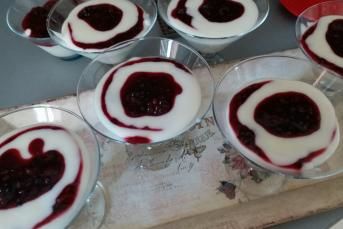 Böğürtlenli Krema Tatlısı