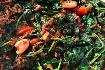 Cherry Domatesli Kıymalı Ispanak Yemeği