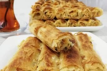 Çökelek Kavurmalı Kol Böreği