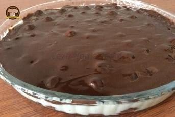 Çikolata Soslu Kolay Pasta