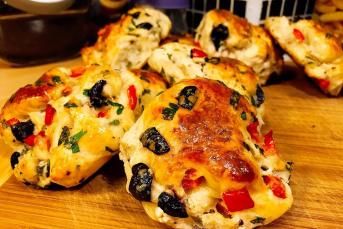 Pizza Tadında Sebzeli Poğaça