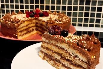 En Pratiğinden Yaş Pasta