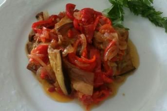 Enfes Zeytinyağlı Patlıcan Yemeği