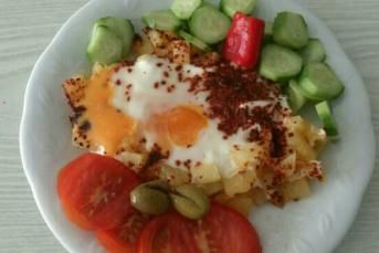 Kahvaltılık Patatesli Yumurta Tarifi