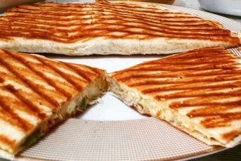 Tost Makinesinde 2 Dakikada Lavaş Böreği