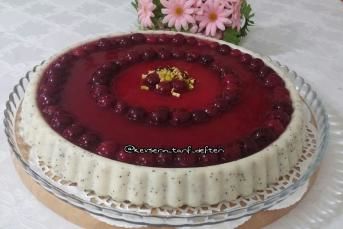 Vişneli Haşhaşlı İrmik Tatlısı