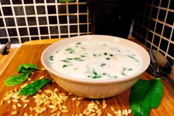 Yoğurtlu Ve Ispanaklı Soğuk Döğme Çorbası