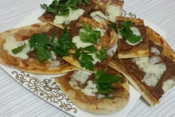 Kıymalı Ve Kaşarlı Kır Pidesi