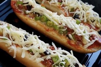 Sandviç Ekmeğinde Kolay Pizza