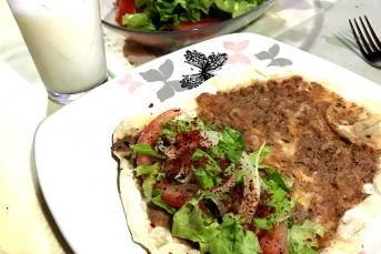 Ev Yapımı Lahmacun (Mutlaka Deneyin)