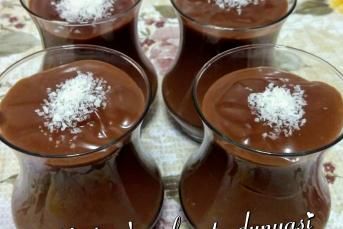 Çay Bardağında Çikolatalı Sütlü Kuplar