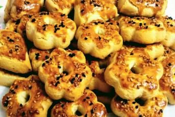 Ağızda Dağılan Tuzlu Çay Kurabiyesi