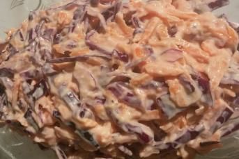 Yoğurtlu Mor Lahana Salatası Nasıl Yapılır