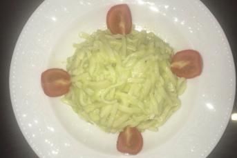 Avakado Soslu Erişte