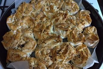 Yufkadan Patatesli Gül Böreği